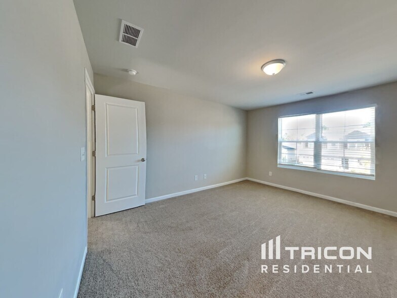 Building Photo - 3941 Cowen St