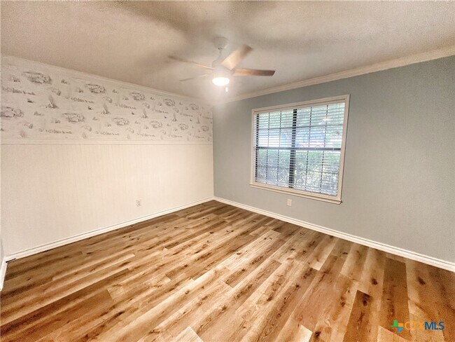Building Photo - 1014 Camellia Ln