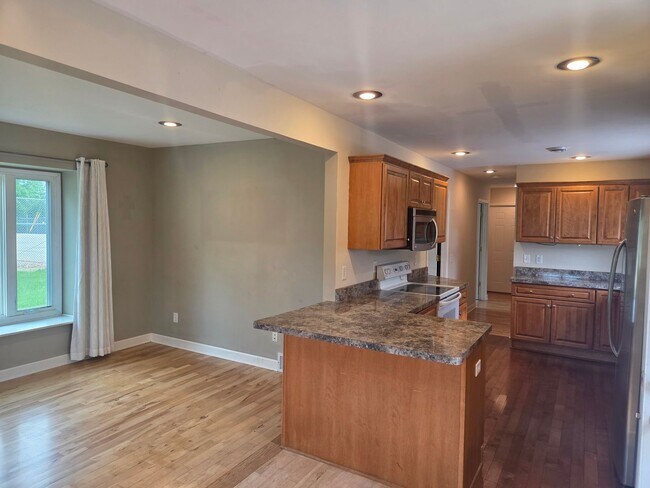 Building Photo - Stoughton House For Rent