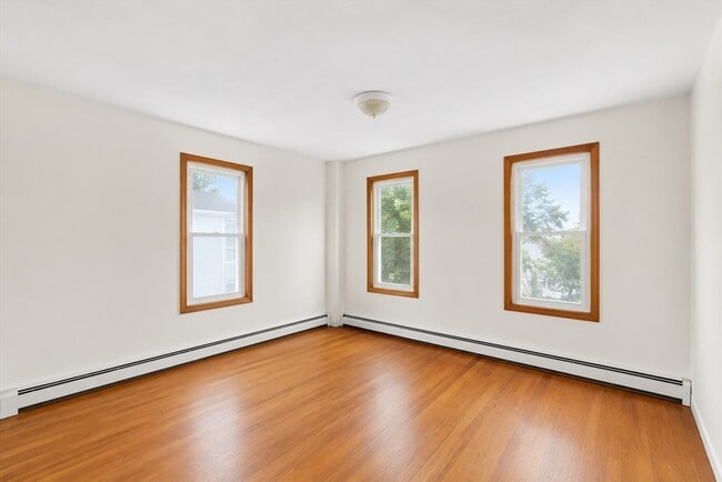Building Photo - 59 Woodville St