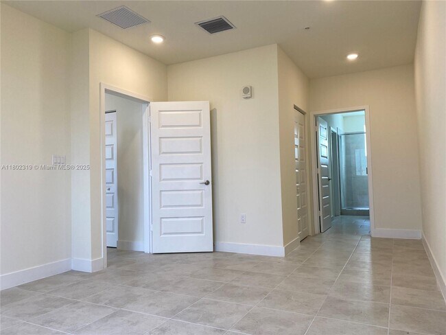Building Photo - 6455 NW 103rd Pl