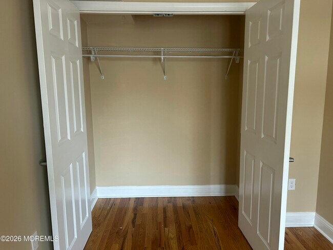 Building Photo - 45 Beers St