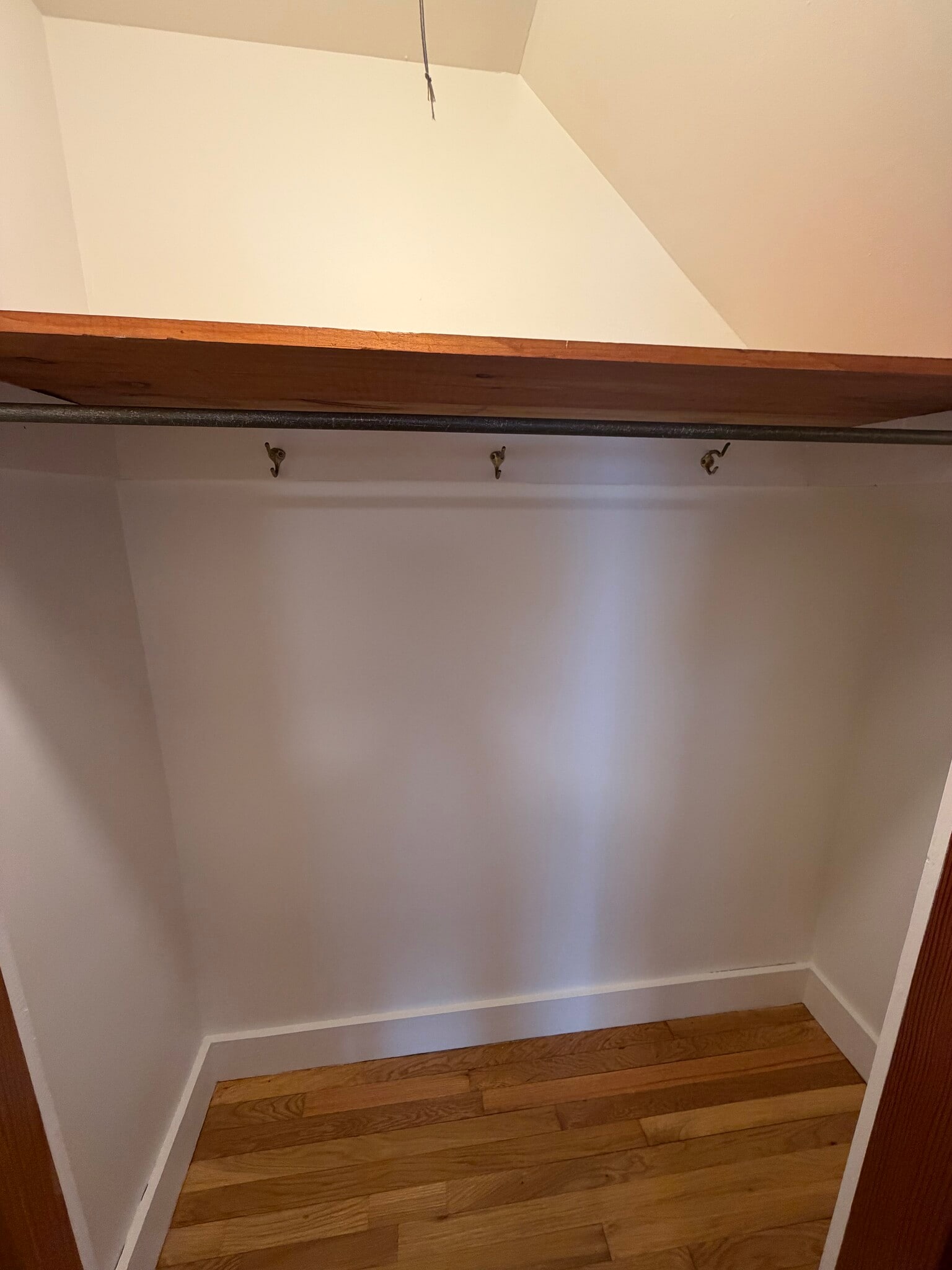 Building Photo - 964 Wellington Rd