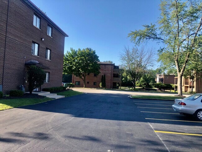 Building Photo - 624 W 65th St