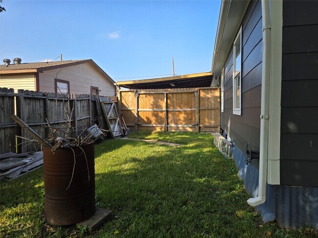 Building Photo - 14548 Gainesville St