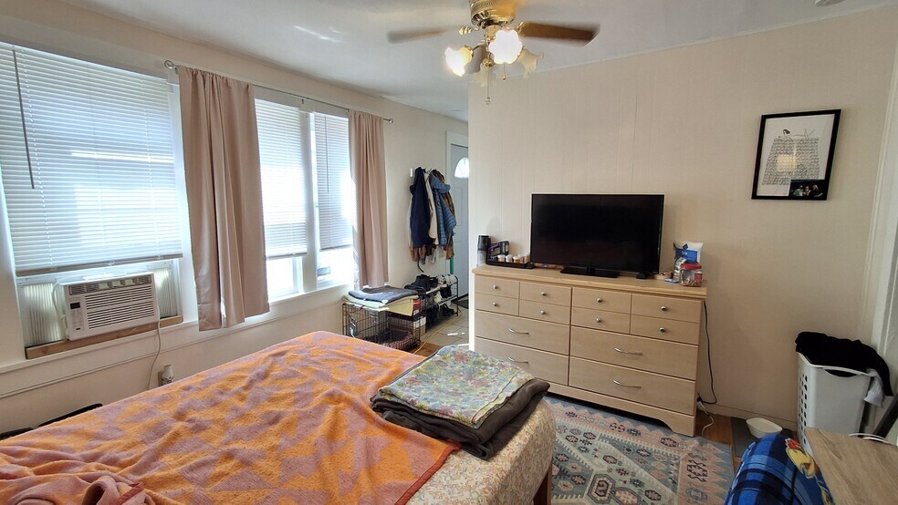 Building Photo - 1339 Vermont St