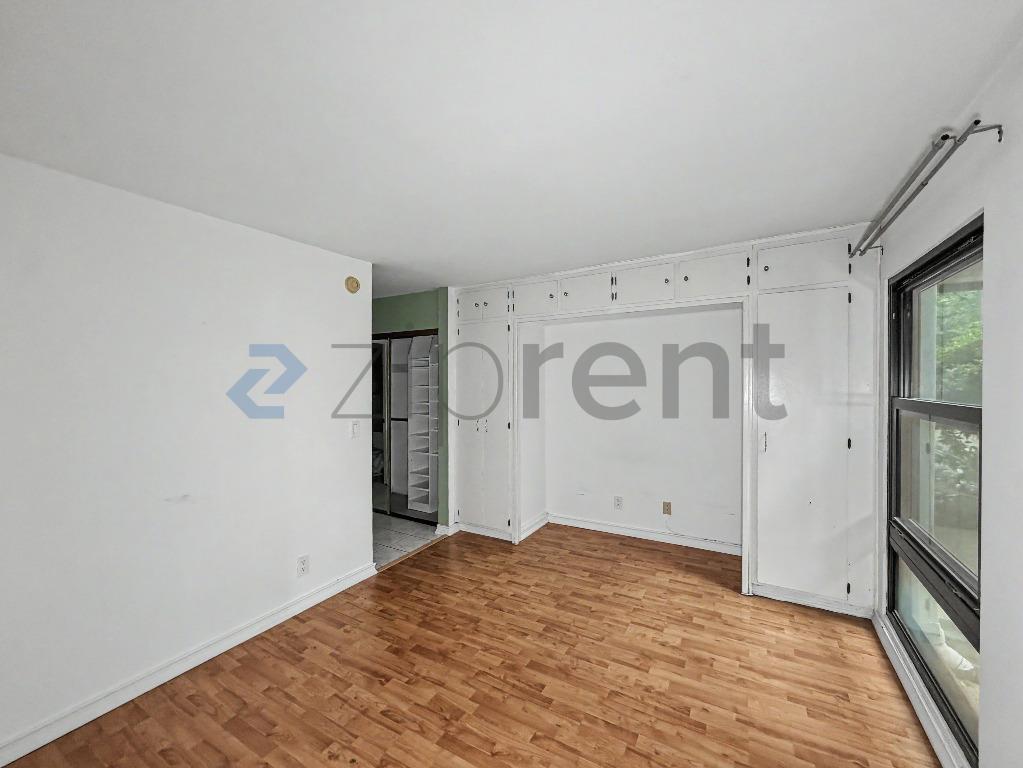 Building Photo - Unit H1030