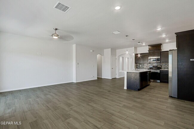 Building Photo - 2505 Mike Price Dr