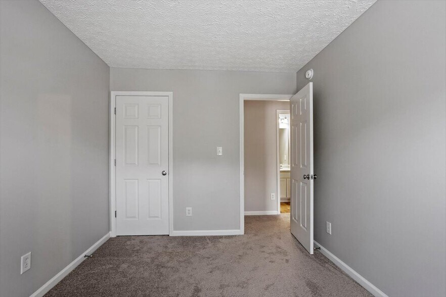 Building Photo - 446 Saint John Dr