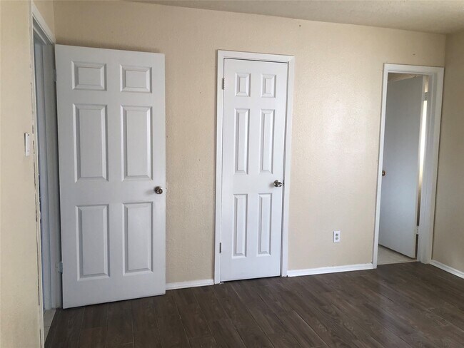 Building Photo - 6310 S Briar Bayou Dr