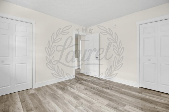 Building Photo - 453 S Laurel Rd