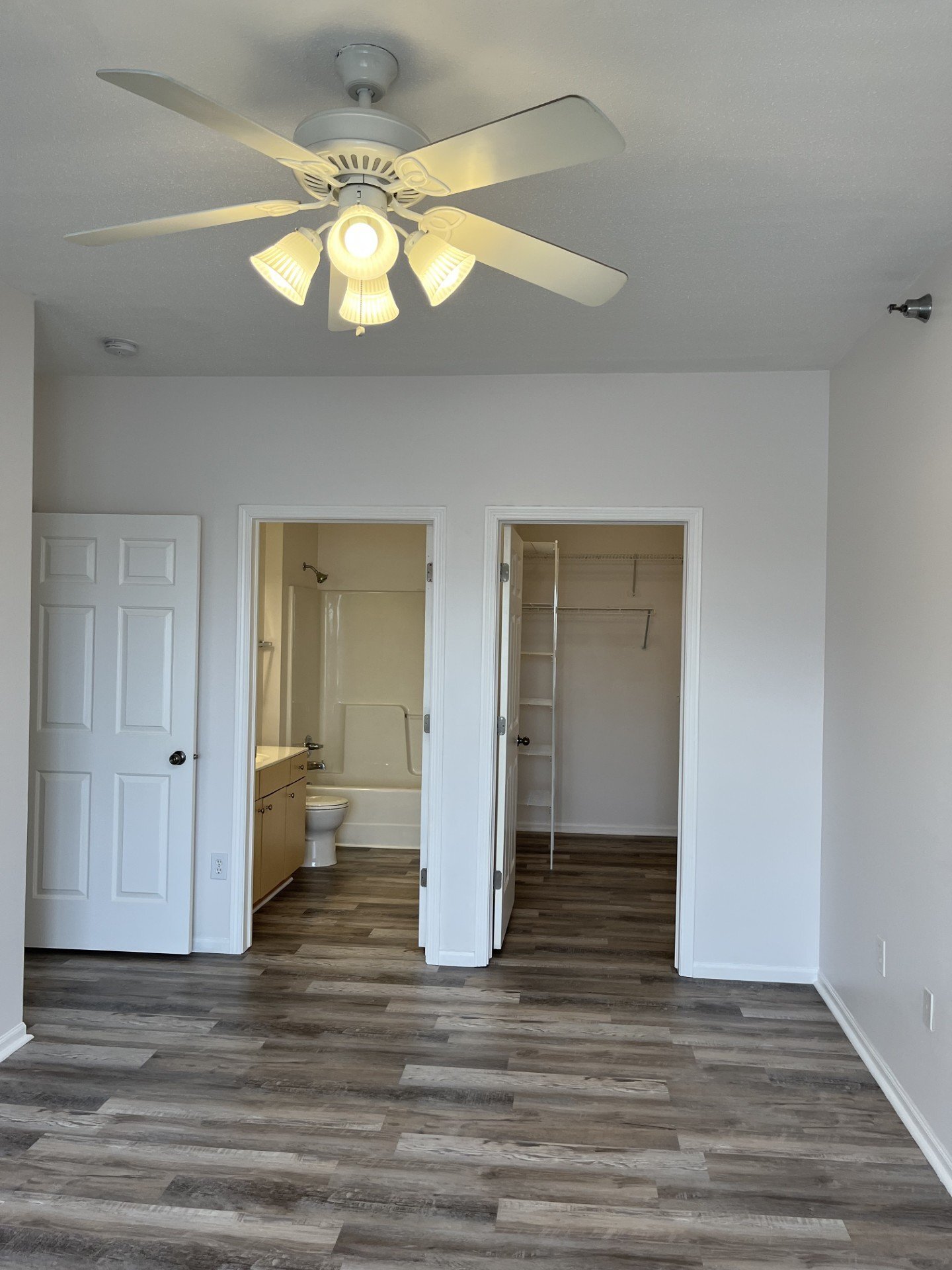 Building Photo - 2323 E Porter Ave