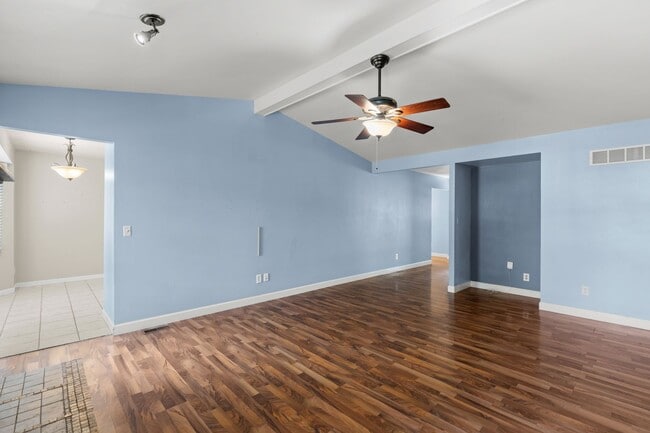 Building Photo - 1620 Dahlia Ct