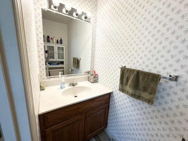Building Photo - 3 Bedroom 1.5 Bathroom in Elizabethtown!