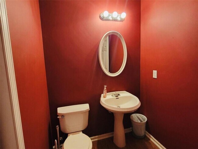 Building Photo - 6904 Silver Bend Pl SE