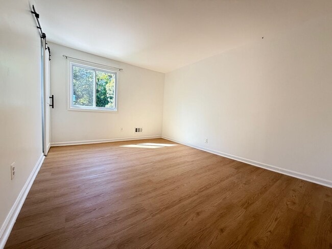 Building Photo - Spacious & Updated Pasadena Townhome for Rent