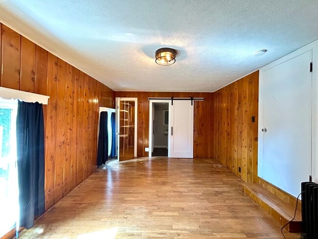 Building Photo - Spacious 4-Bedroom Home Near College Hill & Highland Park