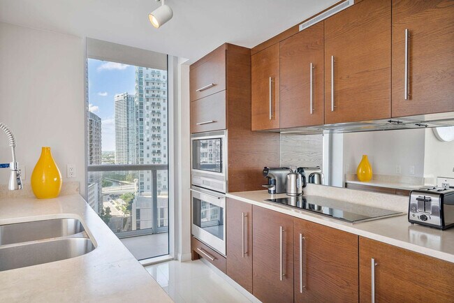 Building Photo - 485 Brickell Ave