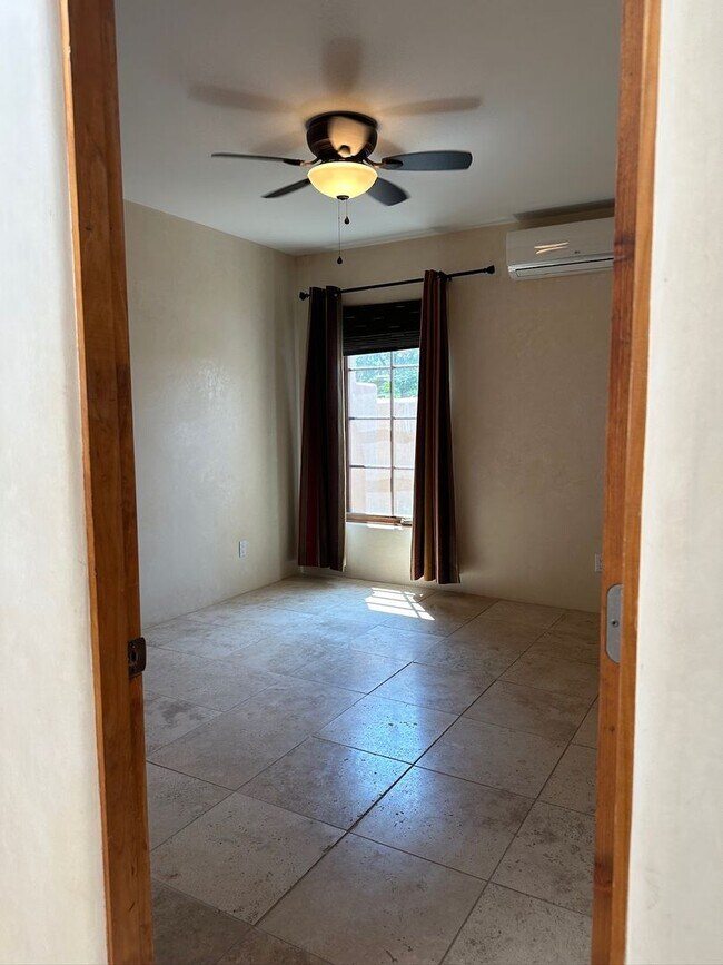 737 Don Cubero Alley Unit D South Capitol! 737 Don Cubero Alley