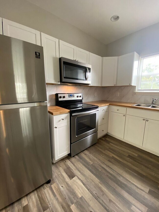 Building Photo - 162 Strickland Ave