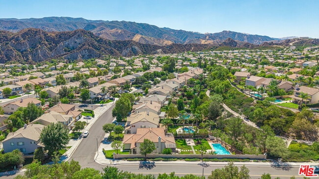 Building Photo - 25755 Hood Way