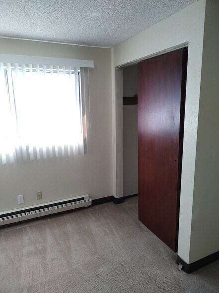 Building Photo - 5908 Parker Rd E