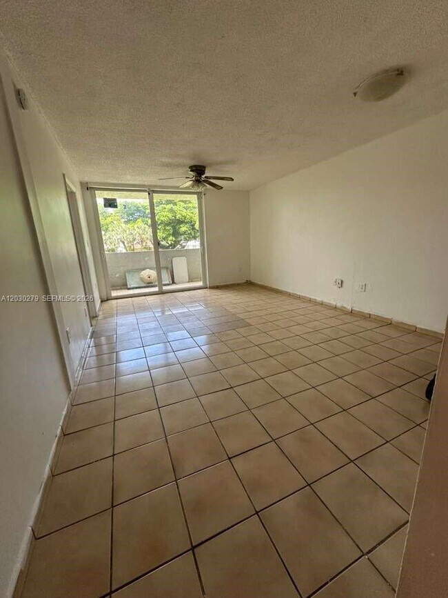 Building Photo - 10000 NW 80th Ct