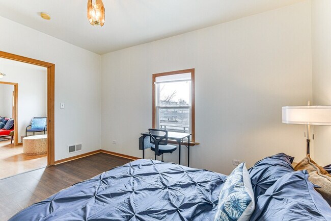 Building Photo - 927 Flournoy St