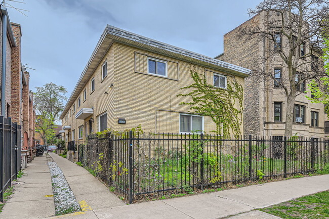 Primary Photo - 1542 W Fargo Ave