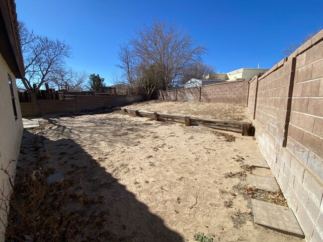 Building Photo - Beautiful 3-Bedroom Home in NW Albuquerque