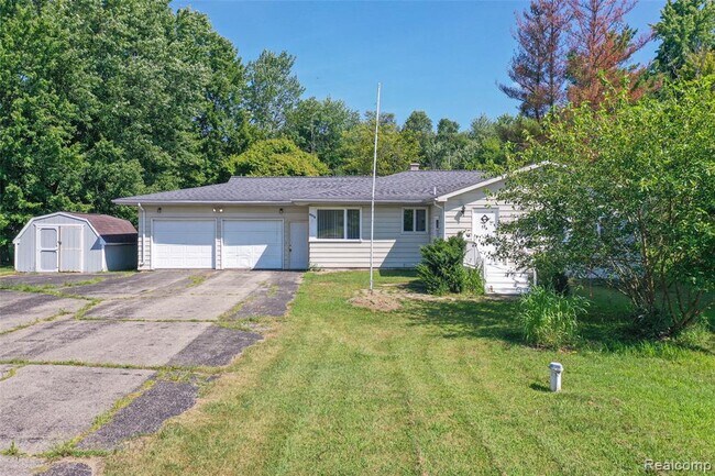 Building Photo - 4350 Otter Lake Rd