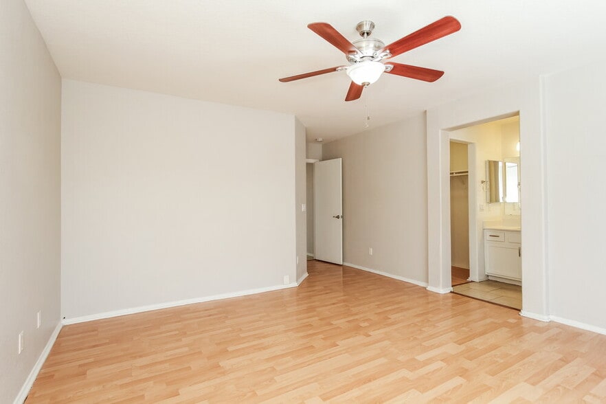 Building Photo - 2513 N 114th Ave