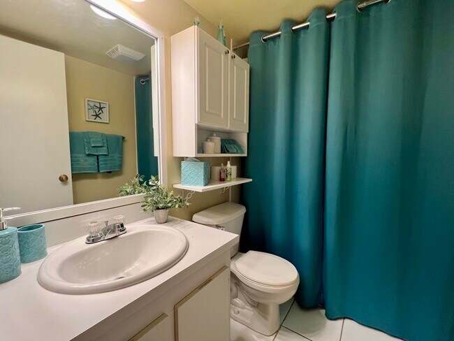 Building Photo - 3154 Via Poinciana