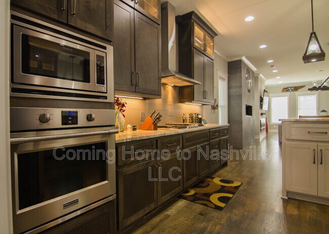 Building Photo - 910 11th Ave N