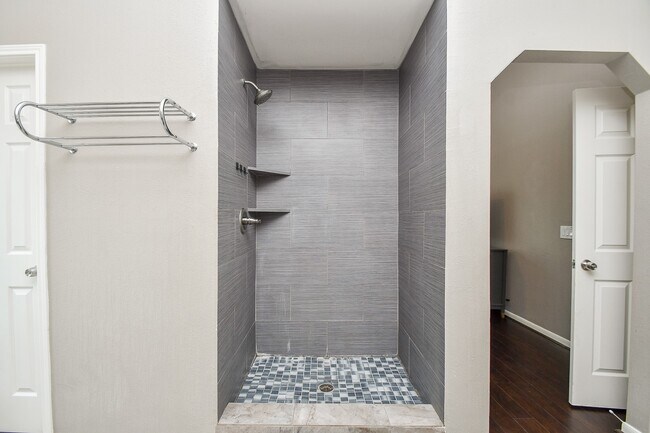 Building Photo - 7318 River Garden Dr