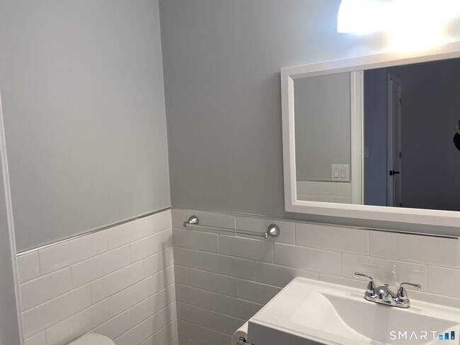 Building Photo - 421 Allen St