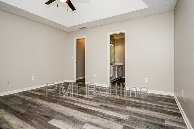 Building Photo - 819 Sweetwater Way