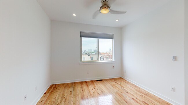 Building Photo - 811 Alter St