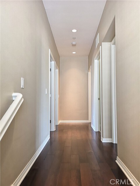 Building Photo - 106 Pendant