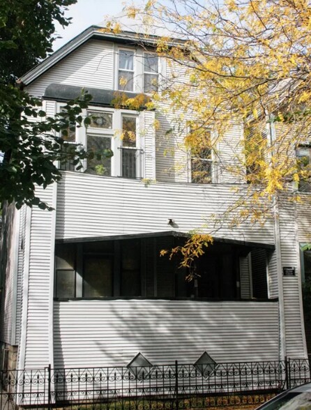 Building Photo - 3250 N Lakewood Ave