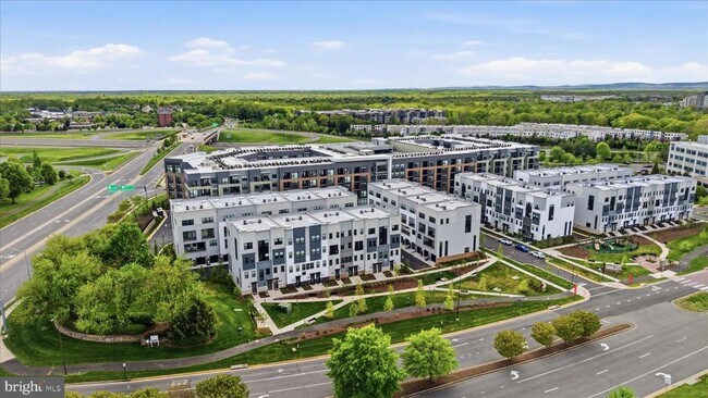 Building Photo - 14435 Gln Mnr Dr