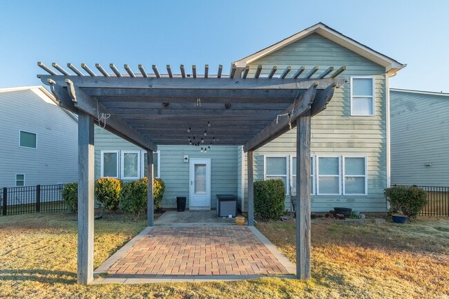 Building Photo - Spacious 4 Bedroom, 3.5 Bath Home for Rent in Pineville!