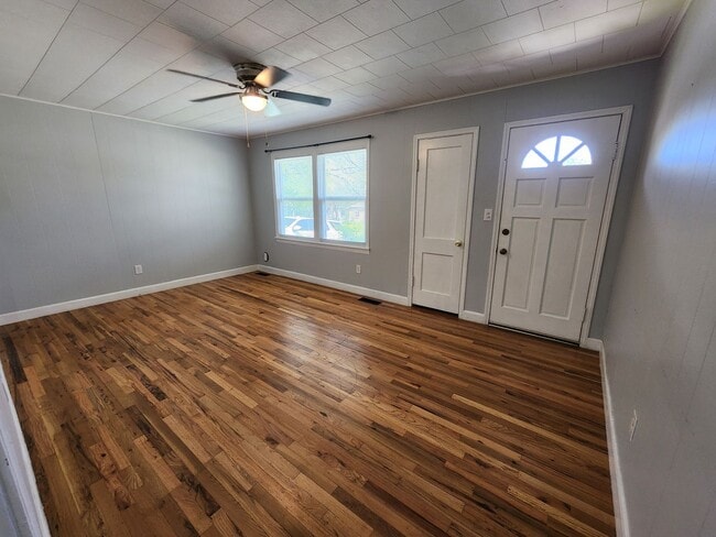Building Photo - 3/1 Charmer in West Lampasas