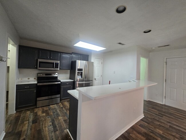 Building Photo - 2112 Spring Hill Cir