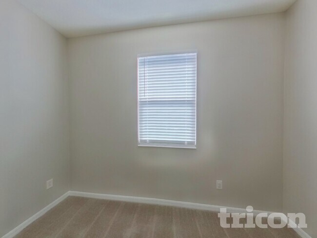 Building Photo - 3208 Macintosh Rd