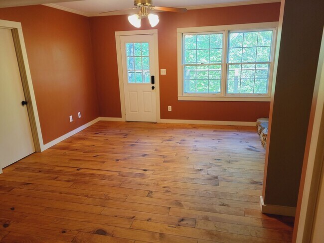 Building Photo - 984 Shades Crest Rd