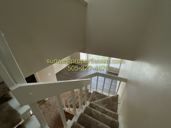 Building Photo - 2 Bedroom, 1.5 Bathroom with Garage