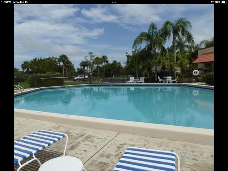 Two pools within short walking distance - 1985 NE Collins Cir