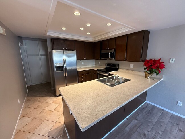 Building Photo - 3 Bedroom, 2.5 Bath Two-Story Townhome in Tierrasanta