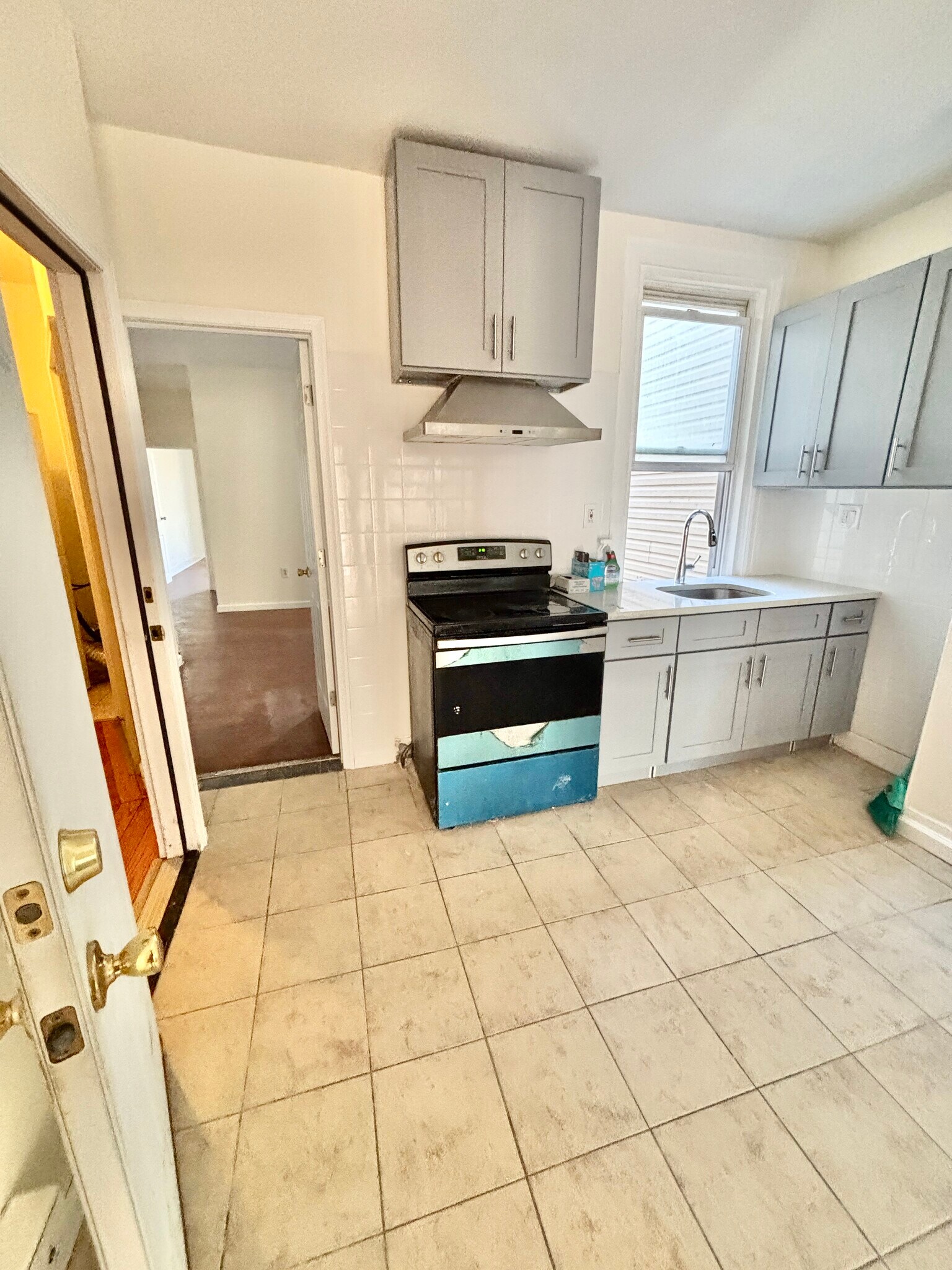 Building Photo - 1025 Mount Vernon St